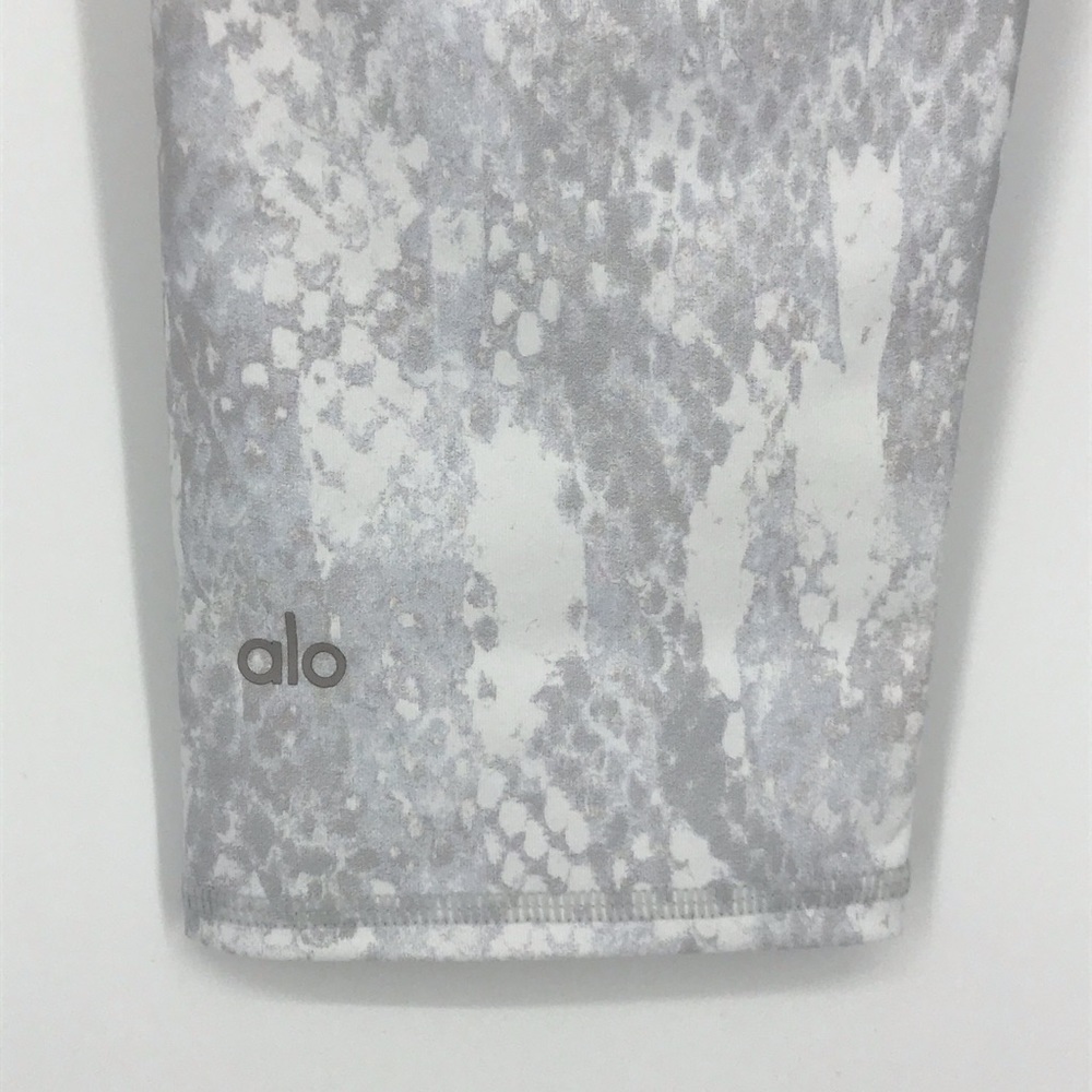 Alo Yoga Airbrush Legging White Python Snakeskin - image 6